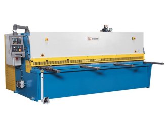 Německý výrobce kompenzátorů zařazuje do výroby hydraulické tabulové nůžky KHT 3010 M NC
